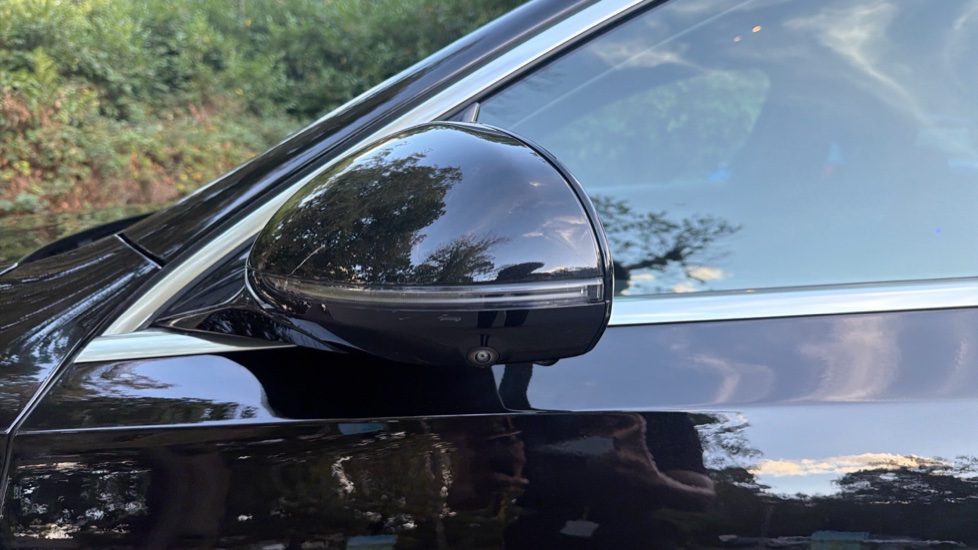 Mercedes-Benz E-Class E450d 4M AMG Line Premium 5dr 9G-Tronic [Pan Roof] Diesel Estate - Image 36