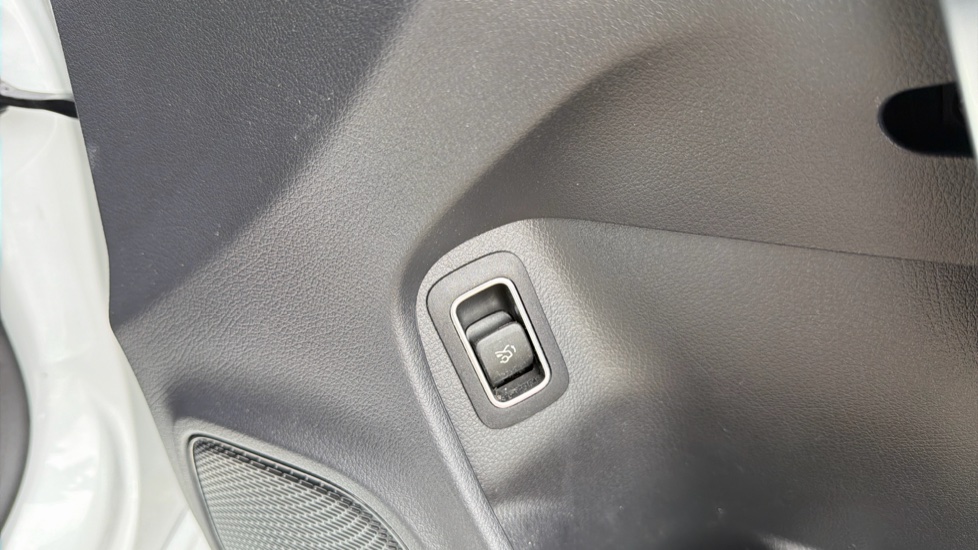 Mercedes-Benz CLA 220d AMG Line Premium Plus 4dr Tip Auto Diesel Saloon - Image 39