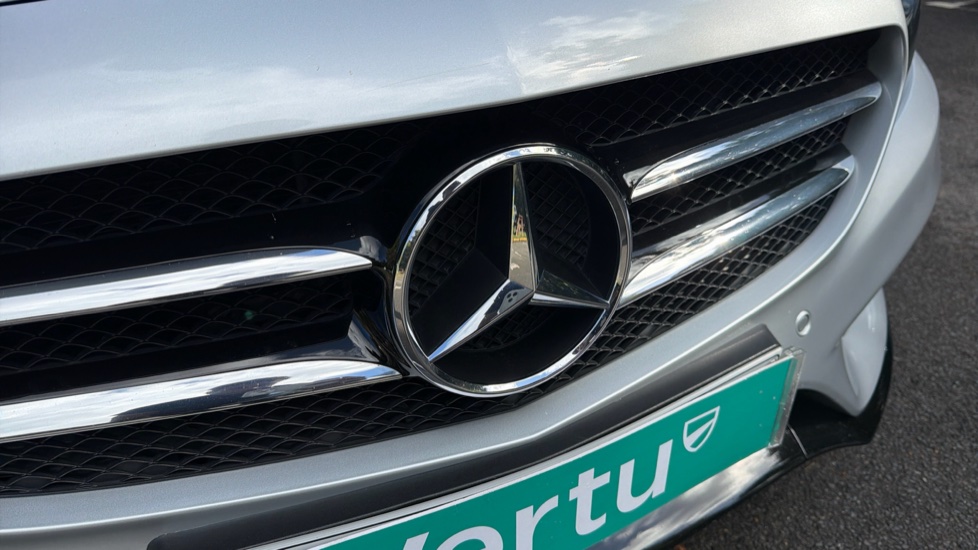 Mercedes-Benz C-Class C250d AMG Line Premium Plus 5dr 9G-Tronic Diesel Estate - Image 25