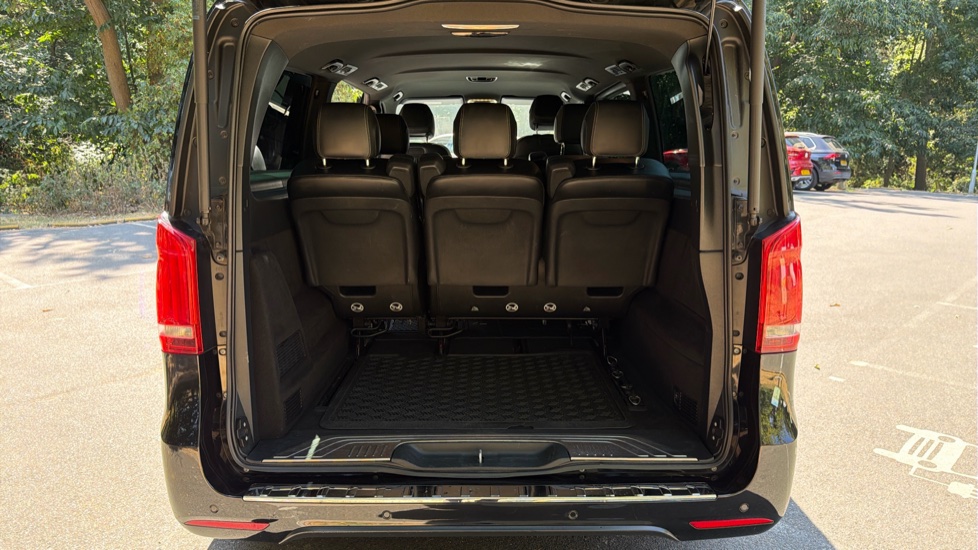Mercedes-Benz V-Class V250 d AMG Line 5dr Auto [Extra Long] Diesel Estate - Image 4