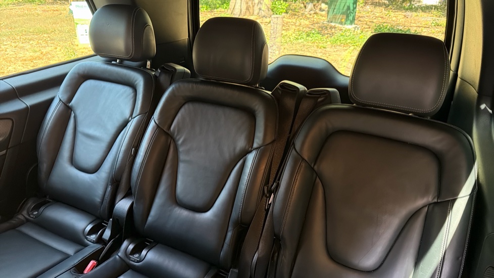 Mercedes-Benz V-Class V250 d AMG Line 5dr Auto [Extra Long] Diesel Estate - Image 15