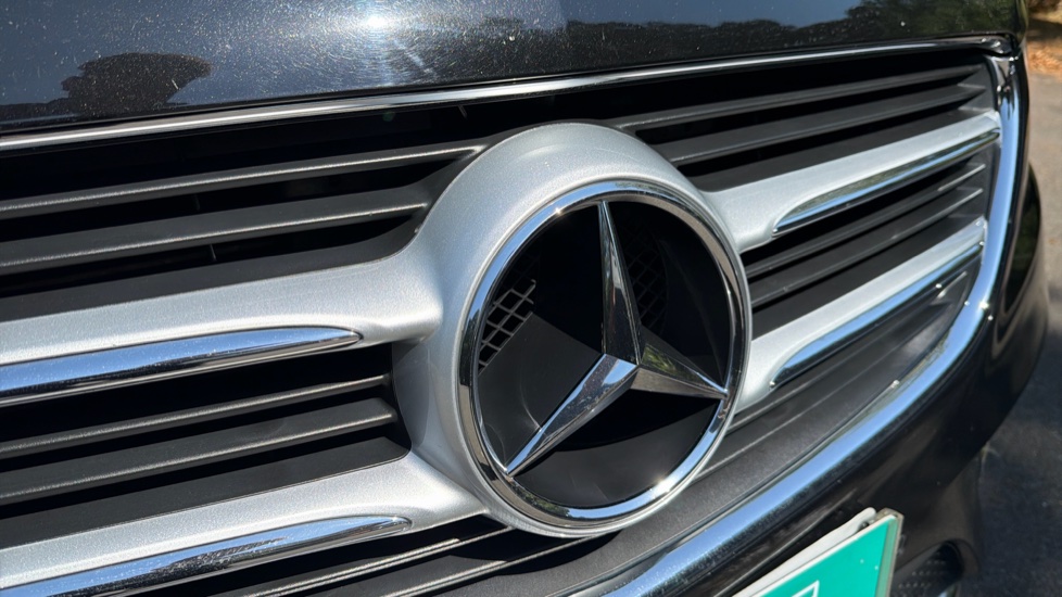 Mercedes-Benz V-Class V250 d AMG Line 5dr Auto [Extra Long] Diesel Estate - Image 25