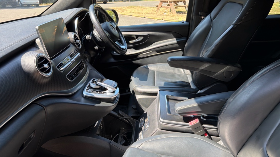 Mercedes-Benz V-Class V250 d AMG Line 5dr Auto [Extra Long] Diesel Estate - Image 31
