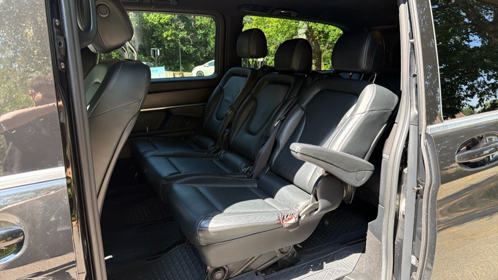 Mercedes-Benz V-Class V250 d AMG Line 5dr Auto [Extra Long] Diesel Estate - Image 33