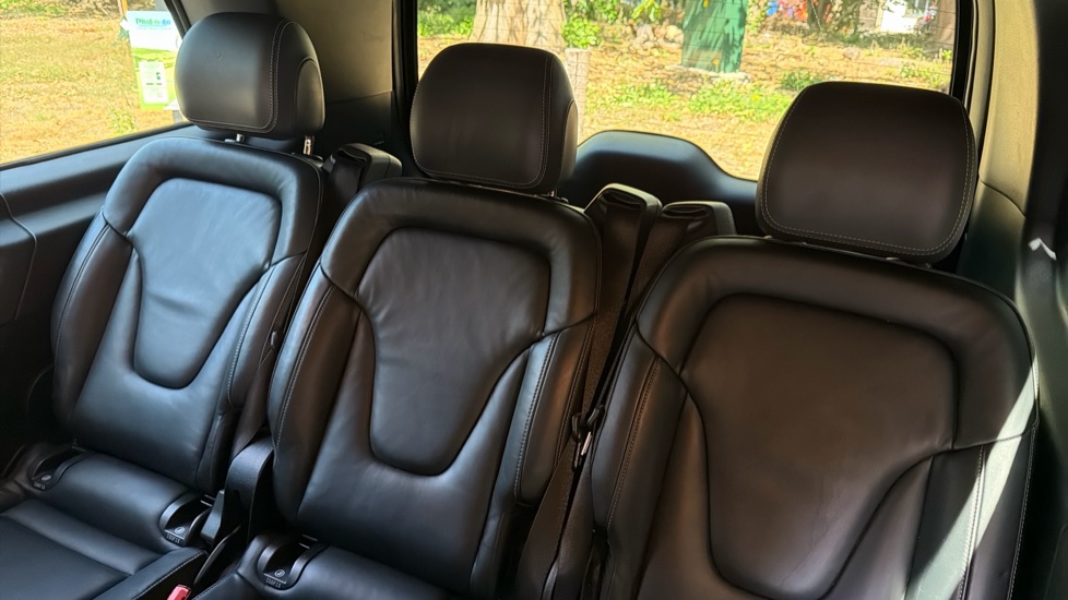 Mercedes-Benz V-Class V250 d AMG Line 5dr Auto [Extra Long] Diesel Estate - Image 35