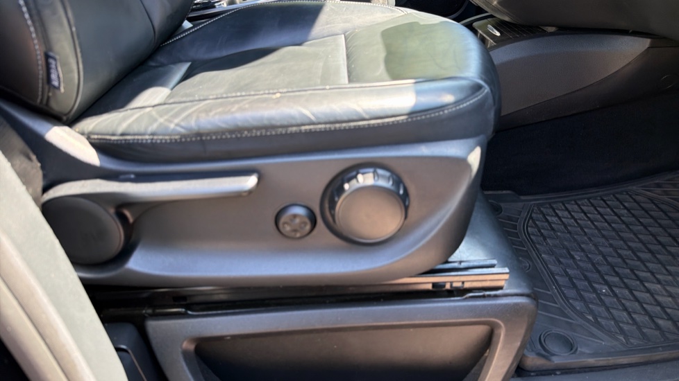 Mercedes-Benz V-Class V250 d AMG Line 5dr Auto [Extra Long] Diesel Estate - Image 42