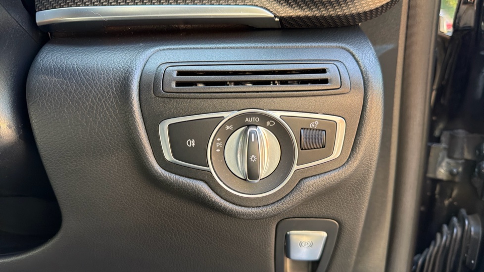 Mercedes-Benz V-Class V250 d AMG Line 5dr Auto [Extra Long] Diesel Estate - Image 44