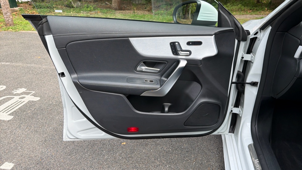 Mercedes-Benz CLA 180 AMG Line Premium Plus 5dr Tip Auto Petrol Estate - Image 31