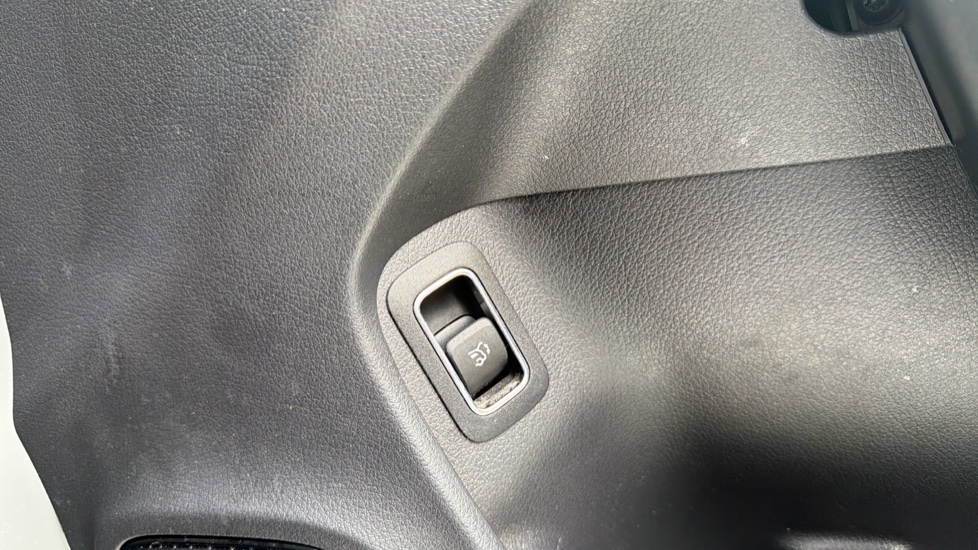 Mercedes-Benz CLA 180 AMG Line Premium Plus 5dr Tip Auto Petrol Estate - Image 40