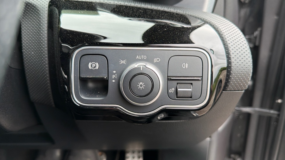 Mercedes-Benz A-Class A180 AMG Line Executive Edition 5dr Auto Petrol Hatchback - Image 39