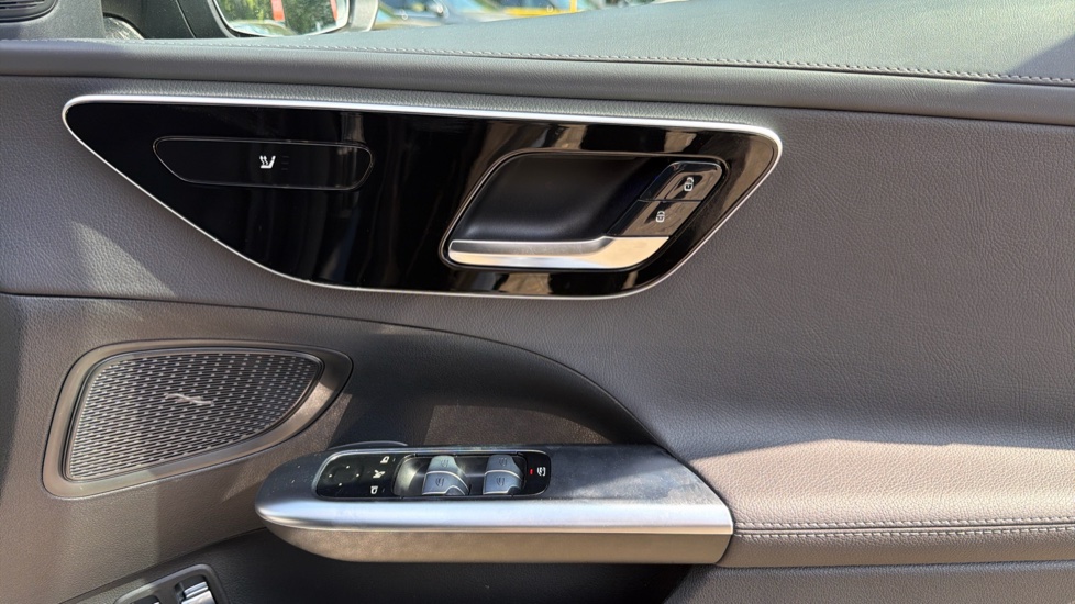 Mercedes-Benz C-Class C300e Urban Edition 4dr 9G-Tronic Saloon - Image 32