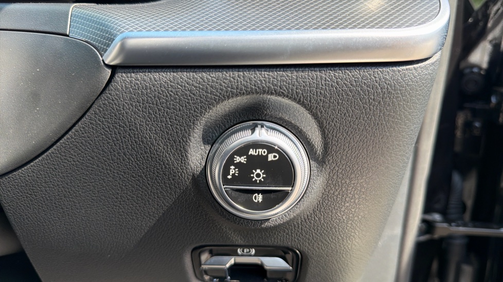 Mercedes-Benz C-Class C300e Urban Edition 4dr 9G-Tronic Saloon - Image 34