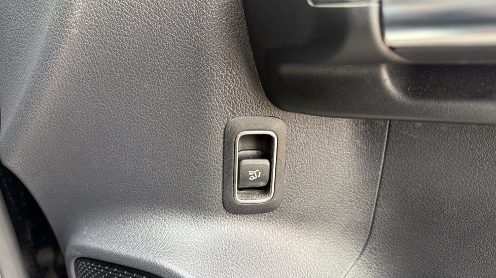 Mercedes-Benz GLA 200 AMG Line Premium 5dr Auto Petrol Hatchback - Image 38