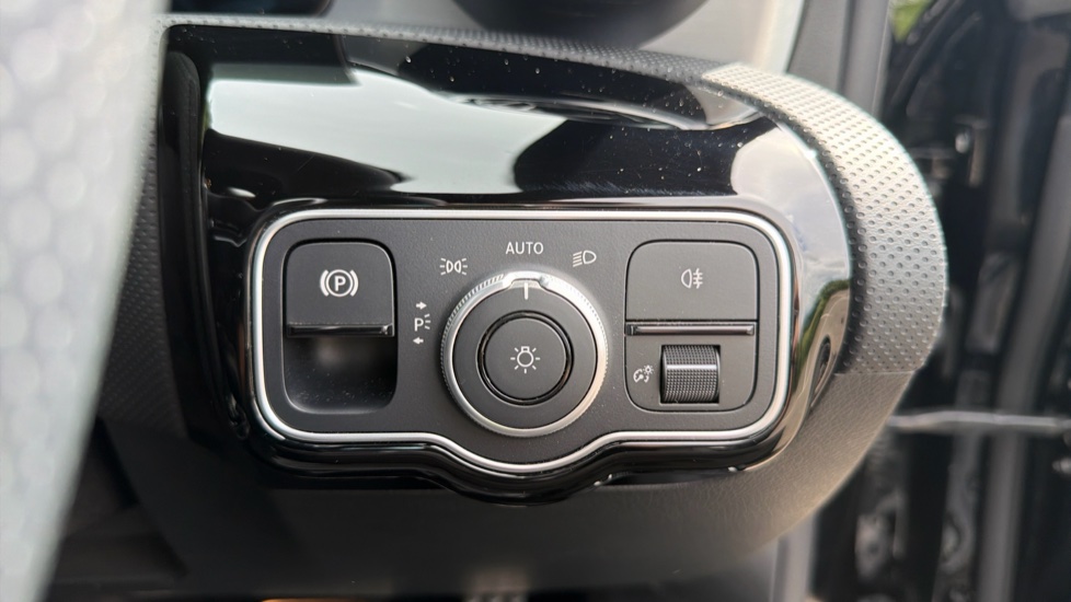 Mercedes-Benz CLA 180 AMG Line Executive 4dr Tip Auto Petrol Saloon - Image 39