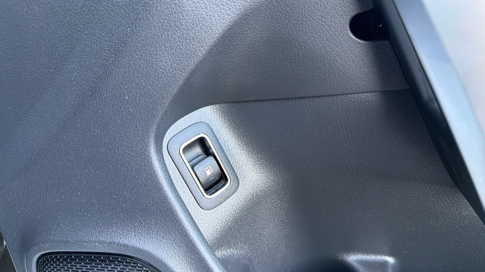 Mercedes-Benz CLA 250e AMG Line Premium 5dr Tip Auto Estate - Image 37