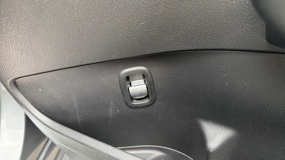Mercedes-Benz C-Class C200 Sport 5dr 9G-Tronic Petrol Estate - Image 42
