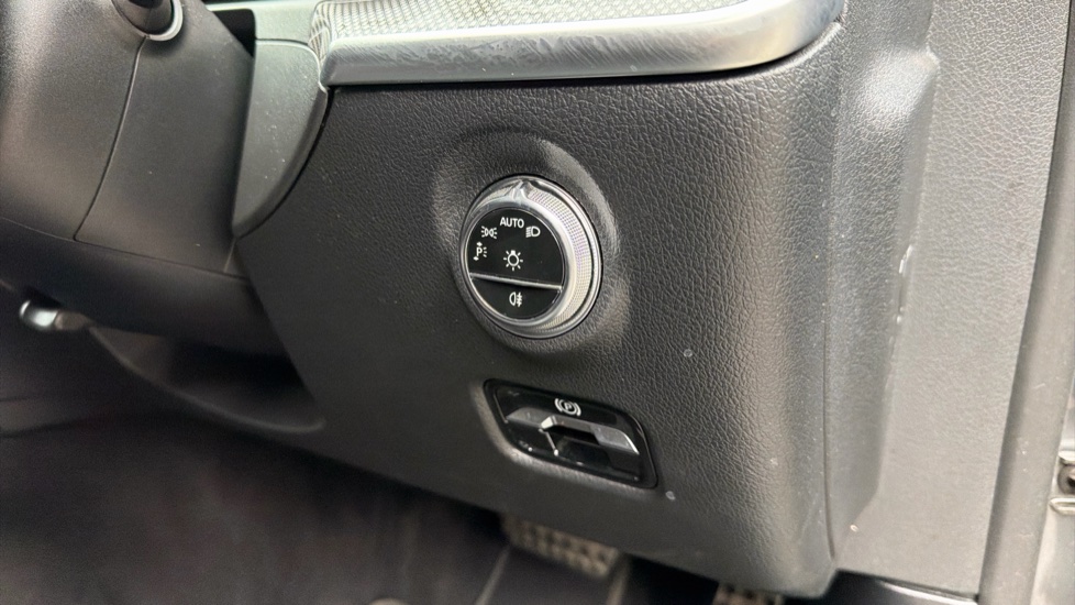 Mercedes-Benz C-Class C200 Sport 5dr 9G-Tronic Petrol Estate - Image 43