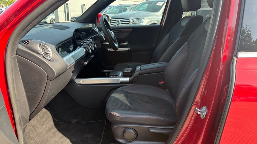 Mercedes-Benz GLB 200 AMG Line Executive 5dr 7G-Tronic Petrol Estate - Image 23