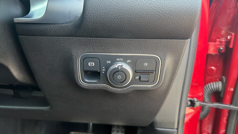 Mercedes-Benz GLB 200 AMG Line Executive 5dr 7G-Tronic Petrol Estate - Image 36