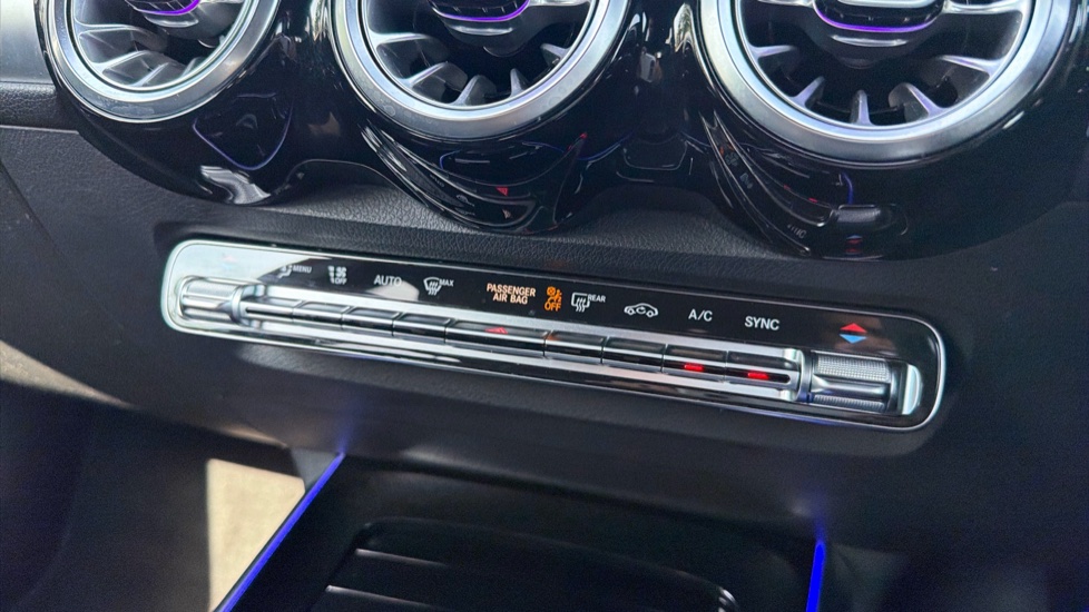 Mercedes-Benz GLB 200 AMG Line Executive 5dr 7G-Tronic Petrol Estate - Image 40
