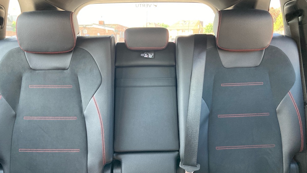 Mercedes-Benz GLB 220d 4Matic AMG Line Premium 5dr 8G-Tronic Diesel Estate - Image 15