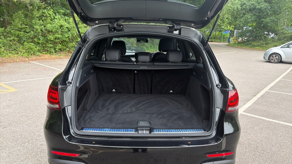Mercedes-Benz GLC 300d 4Matic AMG Line Premium 5dr 9G-Tronic Diesel Estate - Image 4