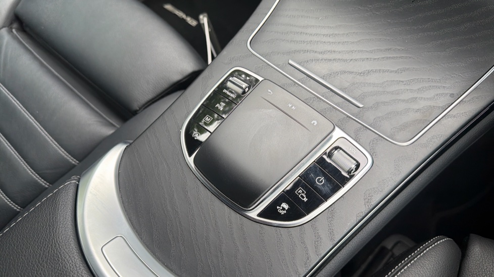 Mercedes-Benz GLC 300d 4Matic AMG Line Premium 5dr 9G-Tronic Diesel Estate - Image 13
