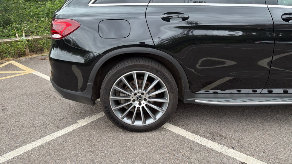 Mercedes-Benz GLC 300d 4Matic AMG Line Premium 5dr 9G-Tronic Diesel Estate - Image 21