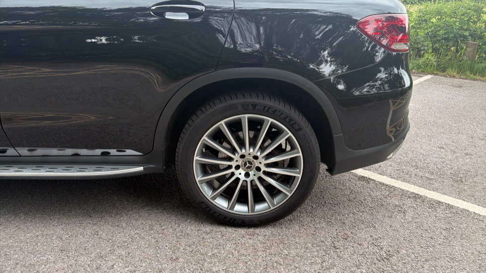 Mercedes-Benz GLC 300d 4Matic AMG Line Premium 5dr 9G-Tronic Diesel Estate - Image 30