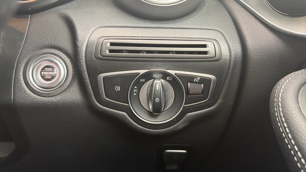 Mercedes-Benz GLC 300d 4Matic AMG Line Premium 5dr 9G-Tronic Diesel Estate - Image 37