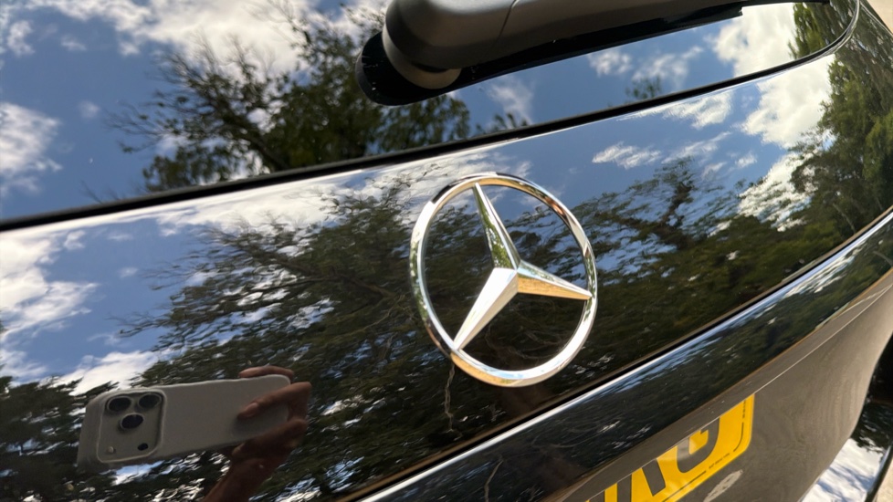 Mercedes-Benz GLC 300de 4Matic Urban Edition 5dr 9G-Tronic Estate - Image 4