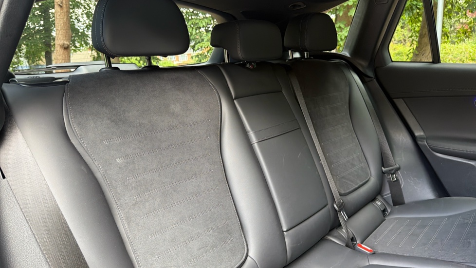 Mercedes-Benz GLC 300de 4Matic Urban Edition 5dr 9G-Tronic Estate - Image 16