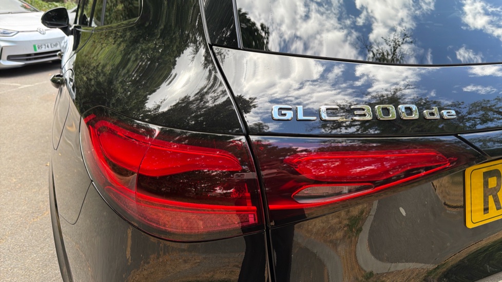Mercedes-Benz GLC 300de 4Matic Urban Edition 5dr 9G-Tronic Estate - Image 34