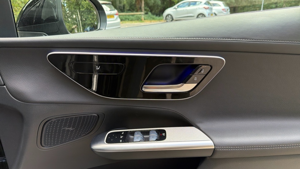 Mercedes-Benz GLC 300de 4Matic Urban Edition 5dr 9G-Tronic Estate - Image 36