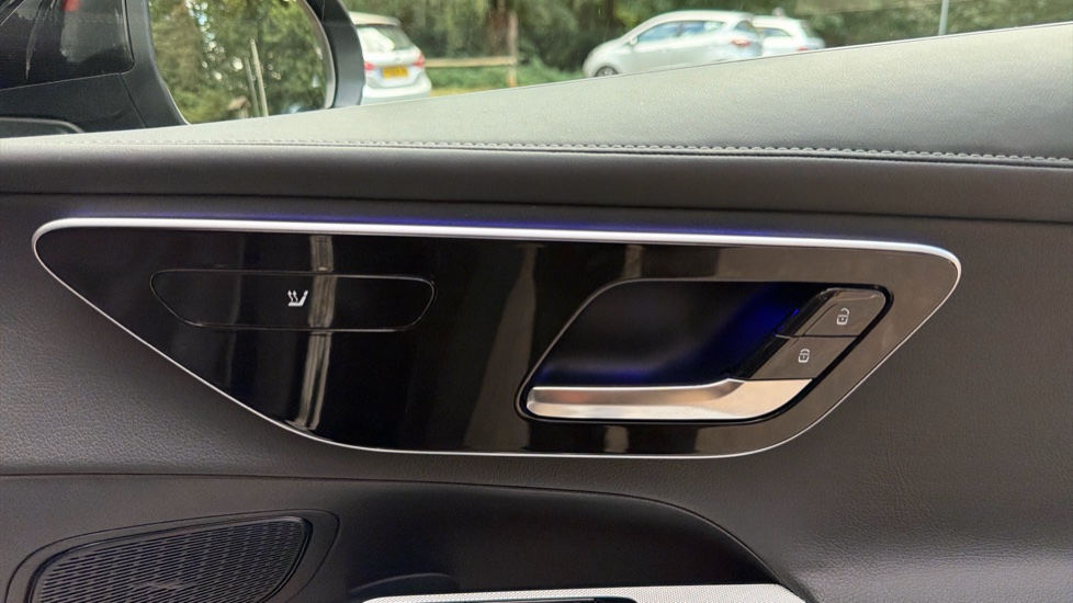 Mercedes-Benz GLC 300de 4Matic Urban Edition 5dr 9G-Tronic Estate - Image 37