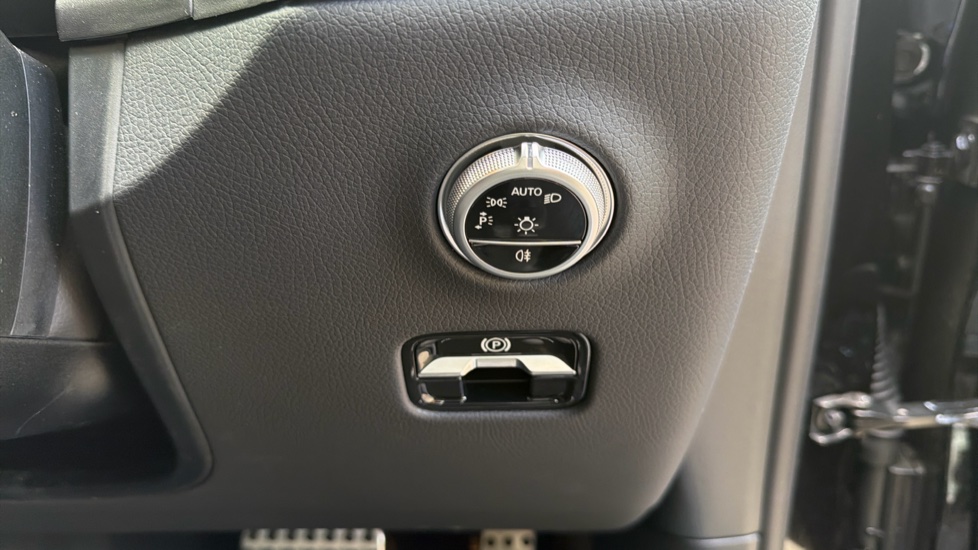 Mercedes-Benz GLC 300de 4Matic Urban Edition 5dr 9G-Tronic Estate - Image 39