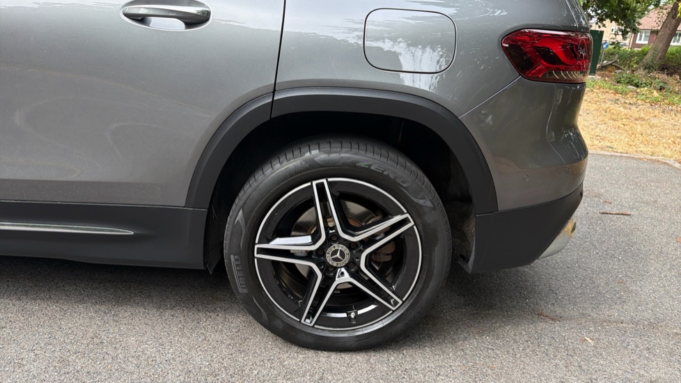 Mercedes-Benz GLB 220d 4Matic AMG Line Premium 5dr 8G-Tronic Diesel Estate - Image 35