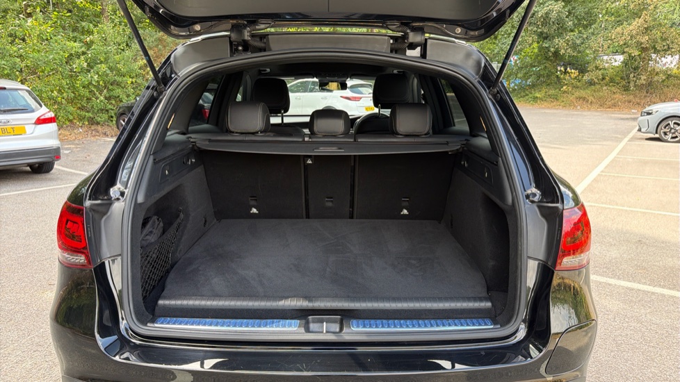 Mercedes-Benz GLC 300e 4Matic AMG Line Prem Plus 5dr 9G-Tronic Estate - Image 4
