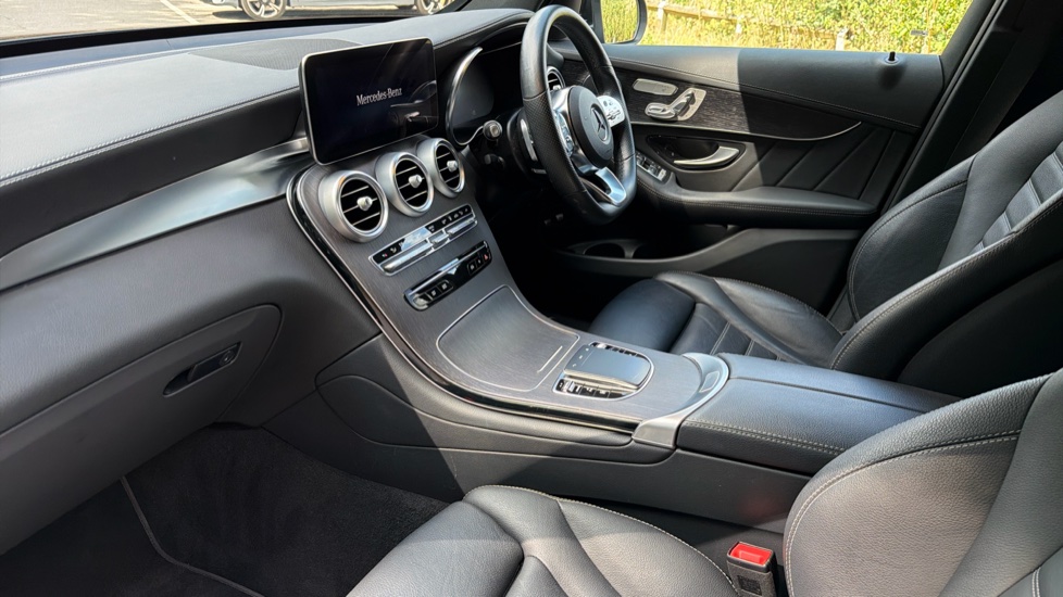 Mercedes-Benz GLC 300e 4Matic AMG Line Prem Plus 5dr 9G-Tronic Estate - Image 9
