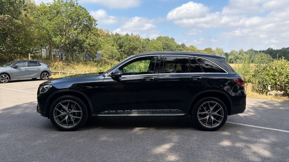 Mercedes-Benz GLC 300e 4Matic AMG Line Prem Plus 5dr 9G-Tronic Estate - Image 28