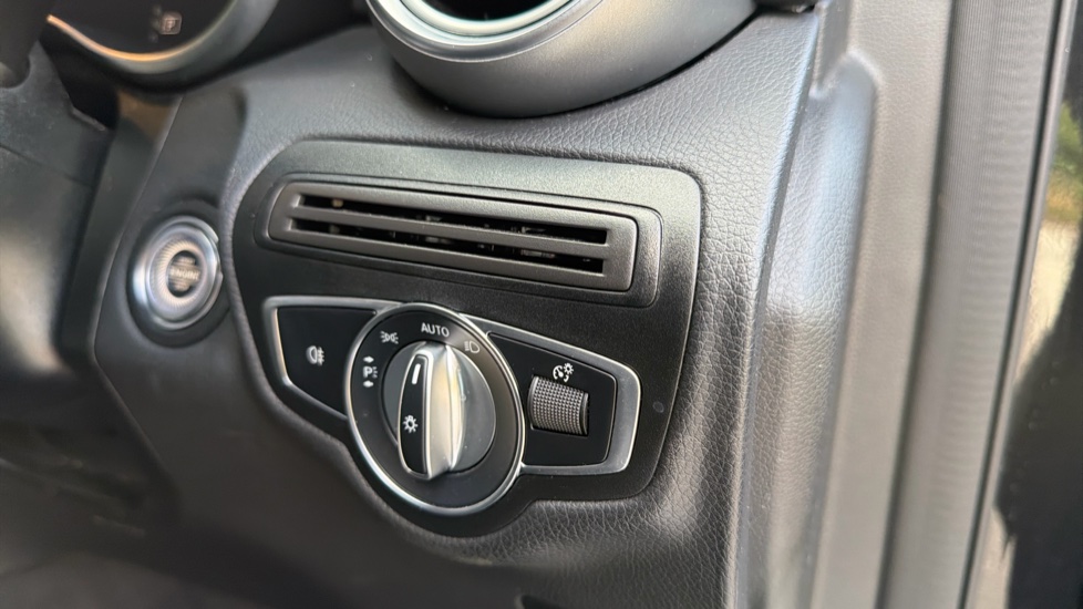 Mercedes-Benz GLC 300e 4Matic AMG Line Prem Plus 5dr 9G-Tronic Estate - Image 39