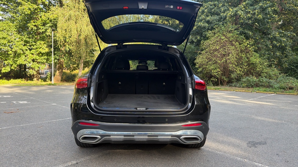 Mercedes-Benz GLC 300 4Matic AMG Line Premium 5dr 9G-Tronic Petrol Estate - Image 4