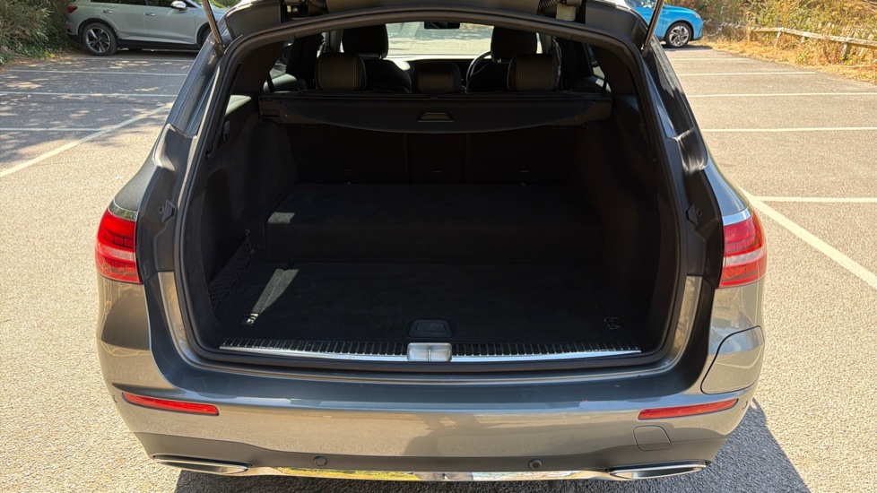 Mercedes-Benz E-Class E300de AMG Line Premium 5dr 9G-Tronic Estate - Image 4
