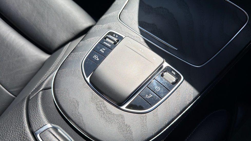 Mercedes-Benz E-Class E300de AMG Line Premium 5dr 9G-Tronic Estate - Image 13