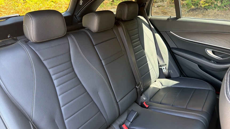 Mercedes-Benz E-Class E300de AMG Line Premium 5dr 9G-Tronic Estate - Image 16