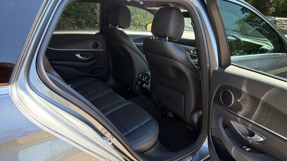 Mercedes-Benz E-Class E300de AMG Line Premium 5dr 9G-Tronic Estate - Image 40
