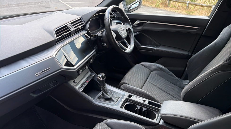 Audi Q3 35 TFSI S Line 5dr S Tronic Petrol Estate - Image 9