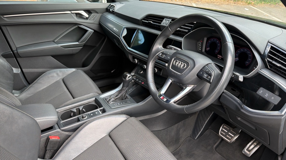 Audi Q3 35 TFSI S Line 5dr S Tronic Petrol Estate - Image 11