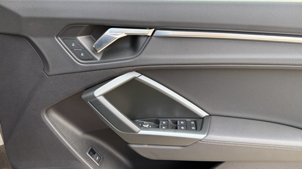 Audi Q3 35 TFSI S Line 5dr S Tronic Petrol Estate - Image 36