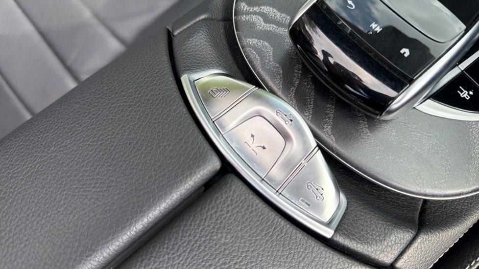 Mercedes-Benz E-Class E300 AMG Line Night Ed Premium Plus 2dr 9G-Tronic Petrol Cabriolet - Image 38